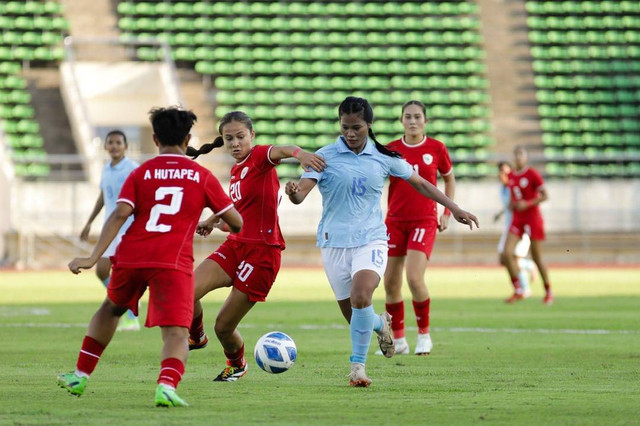 Suasana pertandingan Timnas Wanita Indonesia vs Timnas Wanita Kamboja di Grup B ASEAN Women's Cup 2024 yang digelar di New Laos National Stadium, Vientiane, Laos, Sabtu (23/11). Foto: Instagram/@lff_official