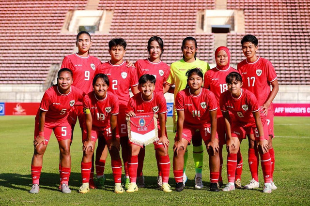 Timnas Wanita Indonesia di Grup B ASEAN Women's Cup 2024 yang digelar di New Laos National Stadium, Vientiane, Laos, Sabtu (23/11). Foto: Instagram/@lff_official