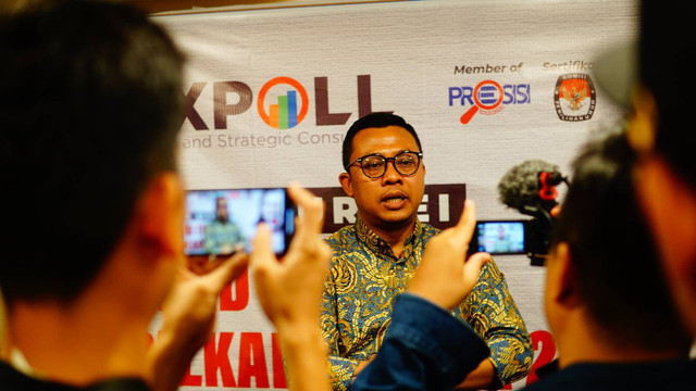 Direktur Eksekutif FIXPOLL Indonesia, Mohammad Anas RA saat merilis hasil survei Pilkada Muba. (ist)