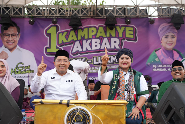 Calon Gubernur dan Wakil Gubernur Jawa Timur nomor urut 1, Luluk Nur Hamidah-Lukmanul Khakim menggelar kampanye akbar terakhir di Lapangan Catakgayam, Jombang, Sabtu (23/11/2024). Foto: dok. Tim media Luluk-Lukman