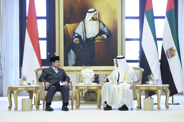 Presiden RI Prabowo Subianto menemui Presiden Uni Emirat Arab (UEA) Mohammed bin Zayed Al Nahyan atau MBZ di Istana Kepresidenan UEA, Sabtu (23/11/2024). Foto: Dok. Setpres RI