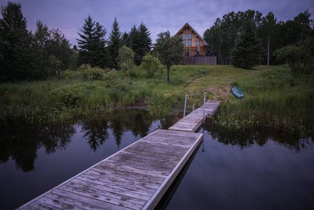 Harga penginapan Taman Wisata Bougenville. Foto hanyalailustrasi bukan tempat sebenarnya. Sumber: Unsplash /daniel baylis