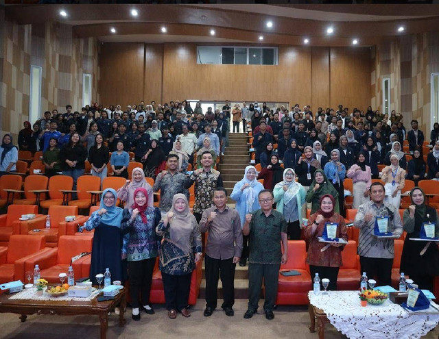 Foto bersama usai menggelar seminar 'Tata Ruang Berketahanan Iklim'. Foto: Dok. Istimewa