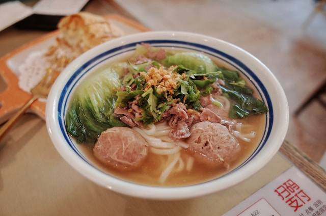 Makanan di Bandara Adi Soemarmo Solo. Foto hanya ilustrasi, bukan yang sebenarnya. Sumber: Unsplash/Yeh Xintong