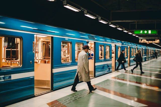 Kereta Tumapel Malang Surabaya. Foto hanya ilustrasi, bukan tempat yang sebenarnya. Sumber www.pexels.com/Elena Saharova