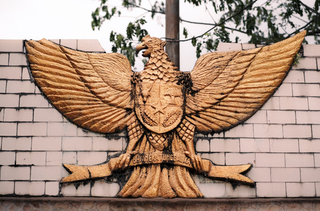 Ilustrasi Korelasi Pancasila sebagai Kepribadian Bangsa dalam Perwujudan Kehidupan Sehari-Hari. Sumber: Unsplash/Lighten Up