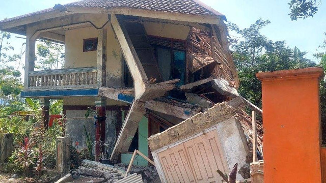 Rumah rusak akibat pergerakan tanah di Cianjur. Foto: Dok. Istimewa