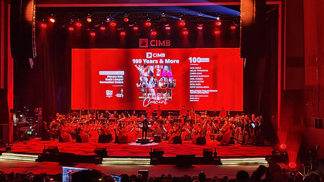 CIMB menggelar 'Kita Bagi Jadi Concert' di Plenary Hall, Kuala Lumpur Convention Center, Minggu (25/11/2024). Foto: Jonathan Devin/kumparan