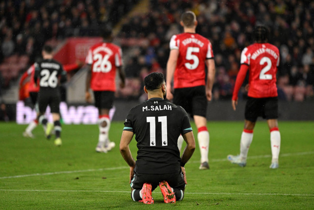 Selebrasi pemain Liverpool Mohamed Salah usai mencetak gol ke gawang Southampton pada pertandingan Liga Inggris di Stadion St Mary, Southampton, Inggris, Minggu (24/11/2024). Foto: Tony O Brien/REUTERS