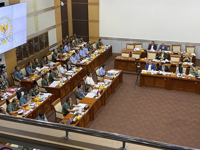 Suasana rapat komisi I bersama Kemenhan, Panglima TNI, Wakasad, Kasal, dan Kasau di gedung Parlemen, Jakarta pada Senin (25/11/2024). Foto: Abid Raihan/kumparan