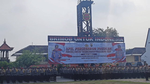 Apel pasukan Polri melakukan pengamanan TPS jelang Pilkada 2024 di Lapangan Mako Brimob Polda Bali, Senin (25/11/2024). Foto: Denita BR Matondang/kumparan