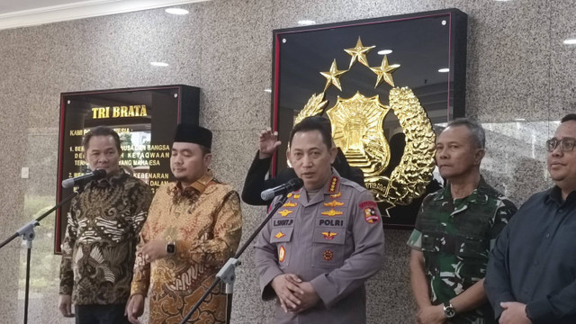 Kapolri Jenderal Listyo Sigit Prabowo menerima audiensi  DKPP, Bawaslu, dan KPU RI di Mabes Polri, Senin (25/11/2024). Foto: Thomas Bosco/kumparan