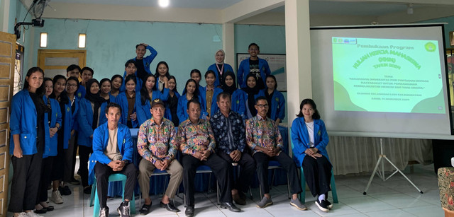 Penyerahan Simbolis KKM Universitas PGRI Pontianak di Desa Bange, Kec. Sanggau Ledo, Kab. Bengkayang.