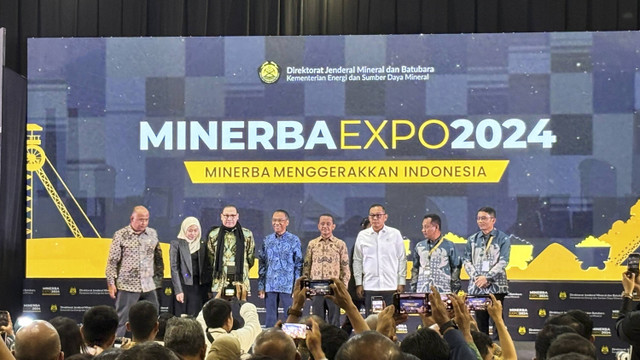 Menteri ESDM Bahlil Lahadalia dalam acara Minerba Expo 2024, Senin (25/11/2024). Foto: Ave Airiza Gunanto/kumparan