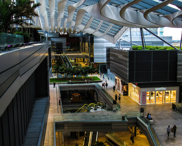 Mall Baru di Bekasi. Foto hanya sebagai ilustrasi saja, bukan tempat sebenarnya. Sumber: Unsplash/Ussama Azam.