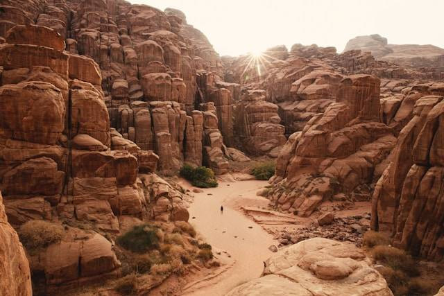 Sejarah Brown Canyon Semarang. Foto hanya ilustrasi, bukan tempat yang sebenarnya. Sumber: Unsplash/NEOM