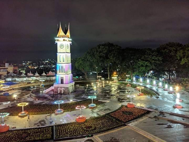 gambar jam gadang kota bukittinggi sumber: https://www.bukittinggikota.go.id/public/index.php/portal/news#seputar_bukittinggi