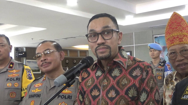 Wakil Ketua Komisi III DPR, Ahmad Sahroni di Mapolda Sumbar. Foto: Irwanda.