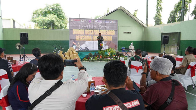 Acara "Cangkruan Bareng" yang digelar Kodim 0813 Bojonegoro bersama puluhan awak media. Senin (25/11/2024). (Aset: Istimewa)