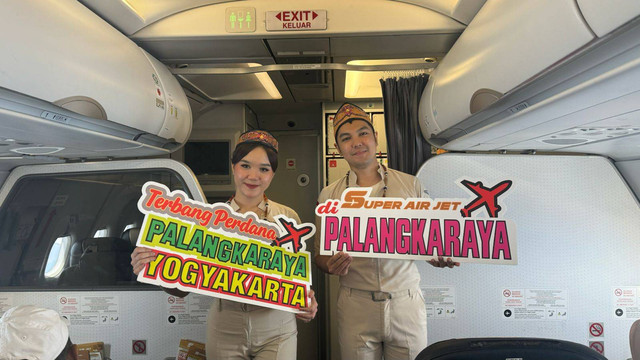 Penerbangan perdana rute langsung Yogyakarta International Airport (YIA) ke Bandara Tjilik Riwut, Palangkaraya, oleh Super Air Jet pada Jumat (22/11). Foto: Muhammad Hafiq/Pandangan Jogja