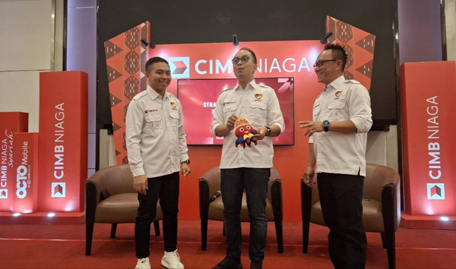 Head of Region Indonesia Timur dan Bali Nusra CIMB Niaga, Ahmad S. Ilham saat berbincang santai di acara 'Ngobiz'