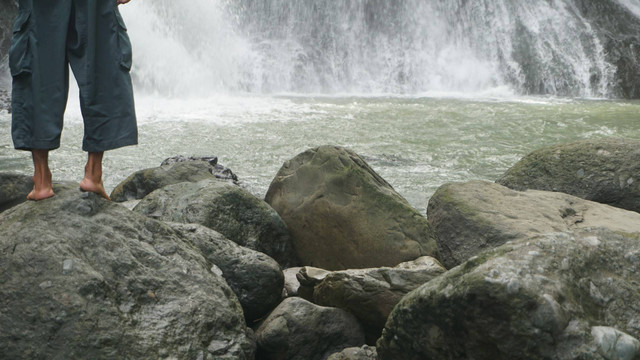 Air Terjun Tiu Kelep. Foto hanya ilustrasi, bukan tempat sebenarnya. Sumber: Unsplash/Madrosah Sunnah