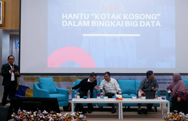 Diskusi publik bertajuk 'Kotak Kosong dan Demokrasi dalam Big Data' yang digelar UPN Veteran Jatim. 