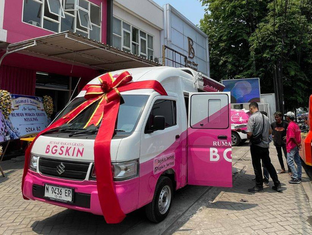 Warung mobil untuk bagi-bagi makanan secara gratis di sejumlah wilayah di Jatim. 