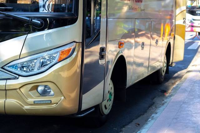 MTrans Sleeper Bus. Foto hanya ilustrasi, bukan tempat sebenarnya. Sumber: Unsplash/Hobi Industri