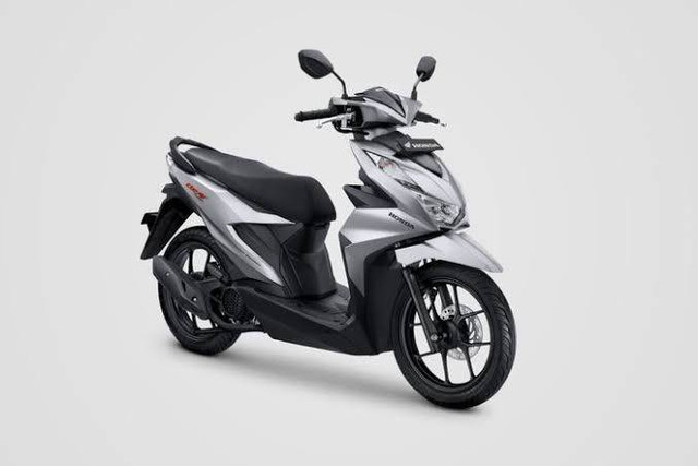 Motor Honda beat warna silver. | Foto: Ist