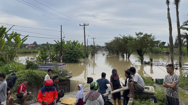 Banjir akibat sungai Deli di Kota Medan meluap pada Selasa (26/11/2024).  Foto: Dok. Istimewa