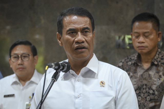 Menteri Pertanian Andi Amran Sulaiman memberikan pemaparan saat konferensi pers di Gedung Kementerian Pertanian, Jakarta, Selasa (26/11/2024). Foto: Muhammad Ramdan/ANTARA FOTO