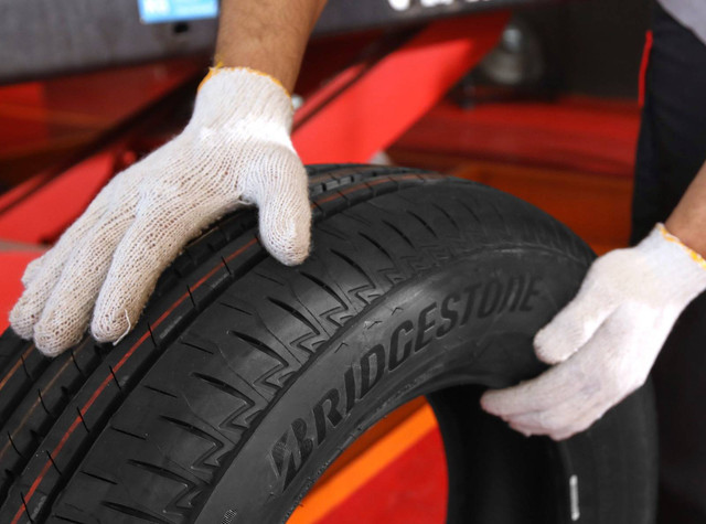 Bridgestone: Perawatan Ban Jadi Kunci Berkendara Aman saat Musim Hujan 