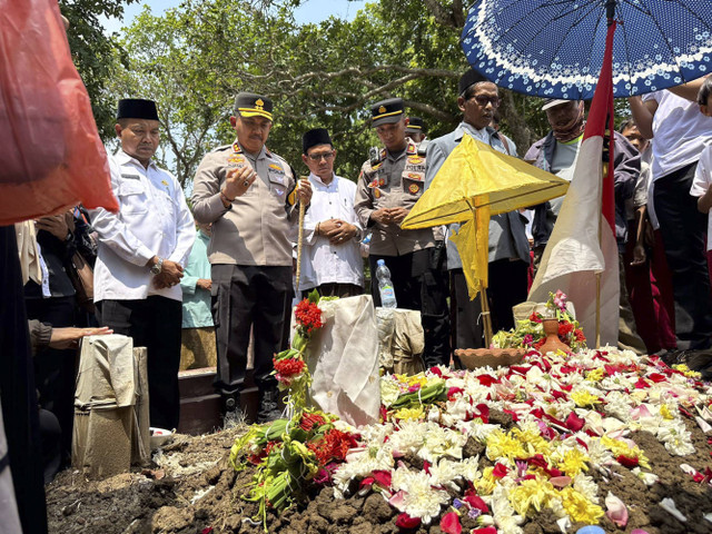 Suasana Pemakaman Albi Ruffi Ozara, bocah SD yang tewas dibully di Subang. Foto: Dok. kumparan