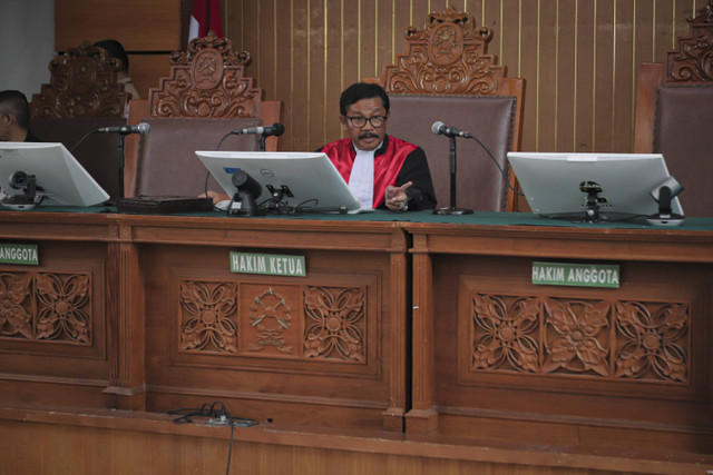 Hakim Tumpanuli Marbun memimpin jalannya sidang putusan praperadilan Menteri Perdagangan periode 2015-2016 Thomas Lembong terkait dugaan kasus korupsi impor gula di PN Jakarta Selatan, Jakarta, Selasa (26/11/2024). Foto: Iqbal Firdaus/kumparan