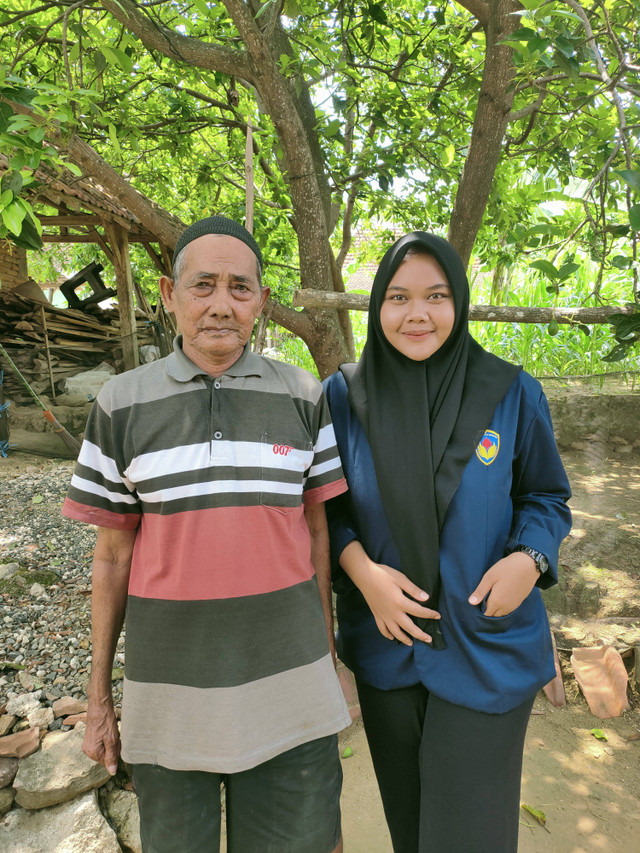 Mbah Sukat salah satu yang memiliki dan menemukan bibit Pisang tersebut di Desa Pakis. /Foto: Nisya Ardhiyani.