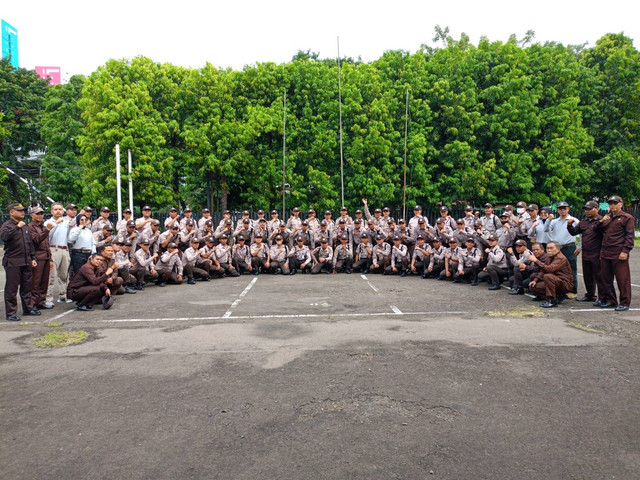 Foto diambil ketika satpam sedang melakukan giat pelatihan