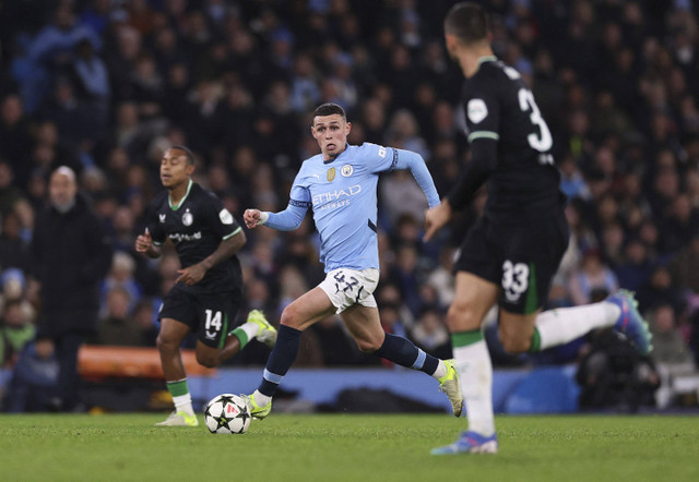 Pemain Manchester City Phil Foden beraksi pada pertandingan Liga Champions antara Manchester City melawan Feyenoord di Stadion Etihad, Manchester, Inggris, Rabu (27/11/2024) dini hari. Foto: Hannah McKay/REUTERS 