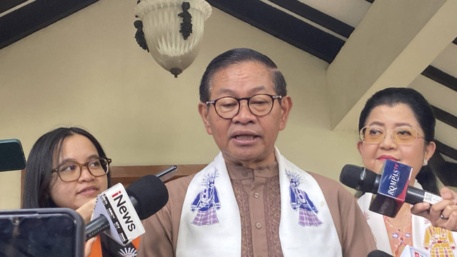 Cagub Jakarta Pramono Anung menjawab pertanyaan wartawan di kediamannya, di Cipete Selatan Jakarta Selatan, Rabu (27/11/2024). Foto: Alya Zahra/kumparan 