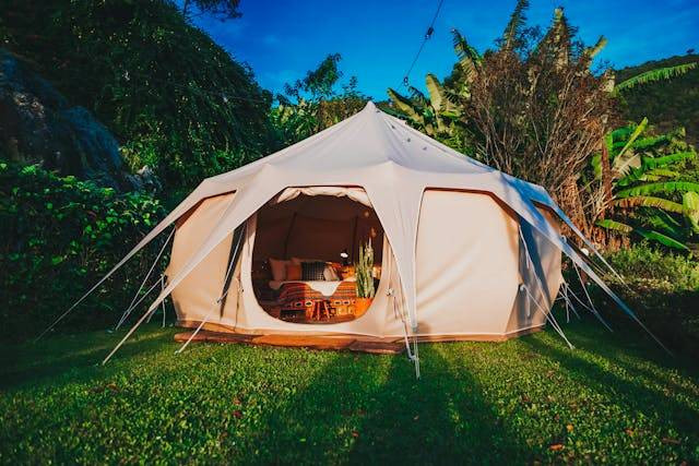 Glamping di Cikole, foto hanya ilustrasi, bukan tempat sebenarnya: Pexels/Matheus Bertelli