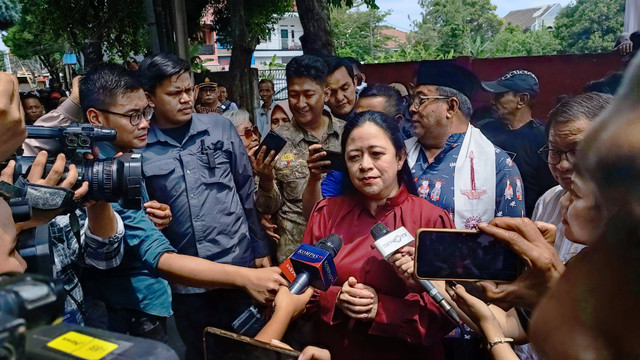 Ketua DPP PDIP Puan Maharani usai mencoblos di Jalan Kebagusan IV Dalam, Jakarta Selatan, Rabu (27/11). Foto: Thomas Bosco/kumparan