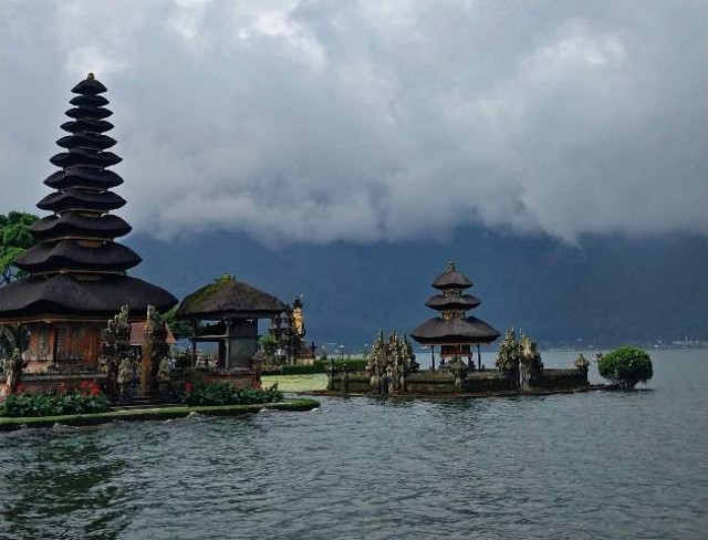 foto ini diambil pada tanggal 23 april 2024, saat sekolah penulis berkunjung ke Bali.