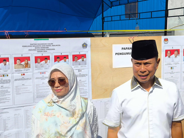 Didampingi Anak dan Istri, ASR Mencoblos di TPS 16 Andonohu