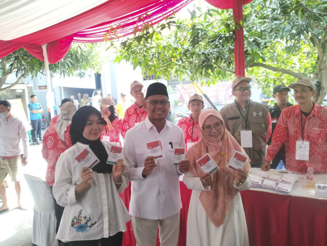 Imam Budi Hartono nyoblos di TPS 17 di RT 04/04, Kelurahan Tirtajaya, Kecamatan Sukmajaya. Foto: Dok. Istimewa