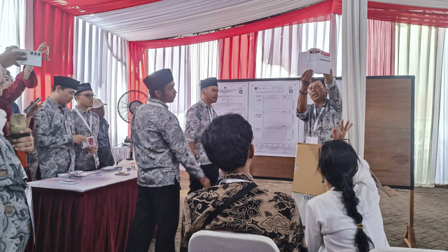 Paslon Pram-Rano menang di TPS Kebagusan tempat Megawati dan Puan mencoblos, Jaksel, Rabu (27/11/2024). Foto: Thomas Bosco/kumparan