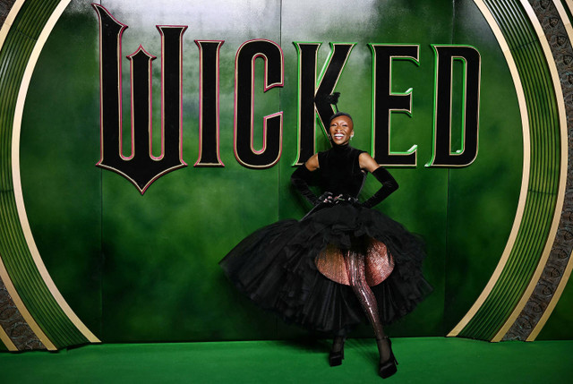 Aktor Nigeria-Inggris Cynthia Erivo berpose saat tiba untuk pemutaran perdana film "Wicked" di Inggris di Royal Festival Hall di pusat kota London pada 18 November 2024. Foto: BEN STANSALL / AFP