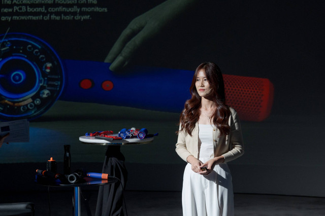 Low Chen Nyeow, Insinyur perempuan Dyson, sosok di balik alat penata rambut terbaru Dyson Supersonic dan Dyson Airwrap. Foto: Dyson Indonesia