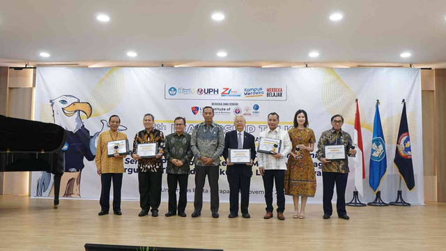 Partisipasi UPH dalam acara 5th Leadership Talks: Diskusi Kepemimpinan Perguruan Tinggi 2024. Bersama Lembaga Layanan Perguruan Tinggi (LLDikti) Wilayah III, UPH mengadakan diskusi dengan tema ‘Implementasi dan Praktik Terbaik Community Service (Pengabdian Kepada Masyarakat) bagi Perguruan Tinggi di Lingkungan LLDikti Wilayah III’ pada 26 November 2024 di Auditorium Gedung D Lantai 5, UPH Kampus Lippo Village Karawaci, Tangerang.