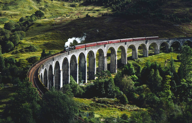 Rute Kereta Walahar Purwakarta-Cikarang. Foto hanya ilustrasi bukan tempat atau gambar sebenarnya. Sumber foto: Unsplash/Jack Anstey