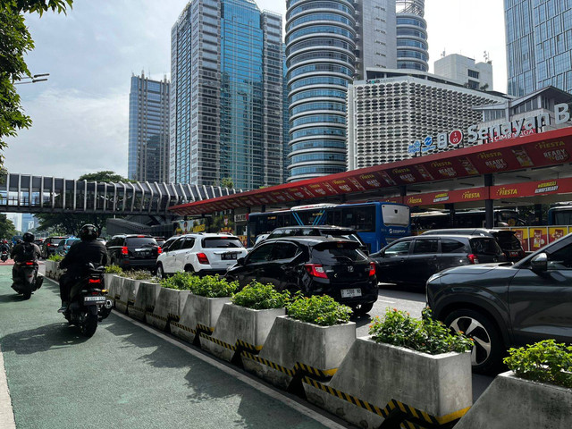 Suasana Jalan Pintu Satu GBK -Jalan Jenderal Sudirman, Kamis (28/11/2024).  Foto: Rayyan Farhansyah/kumparan